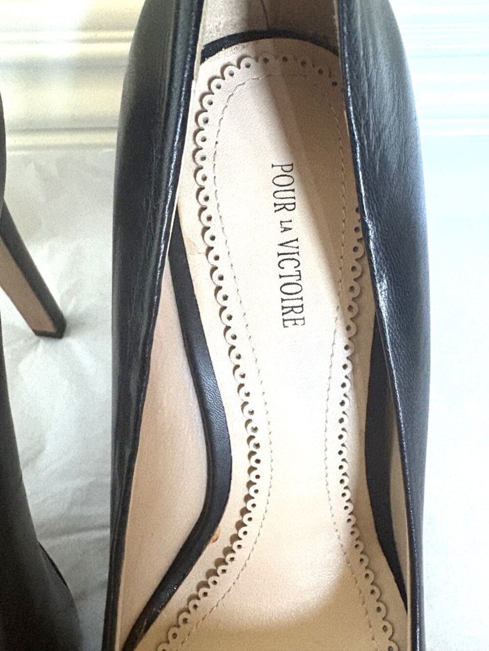 NEW POUR LA VICTOIRE BLACK HIGH HEEL STILETTO PUMPS SIZE: 8 - Picture 2 of 9